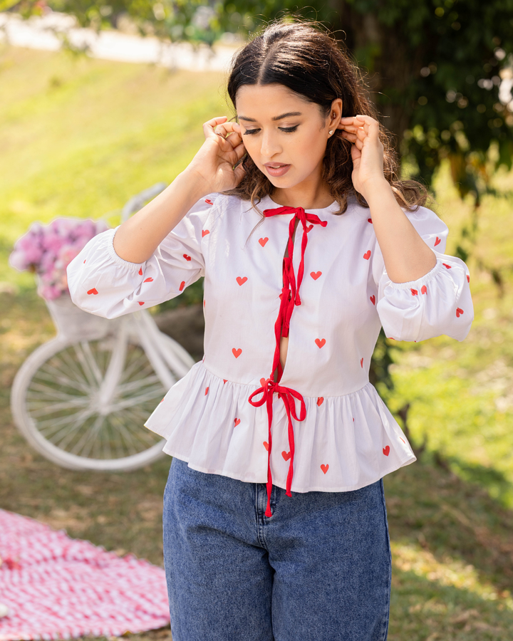 AMISSA FRONT RED & WHITE KNOTE BLOUSE