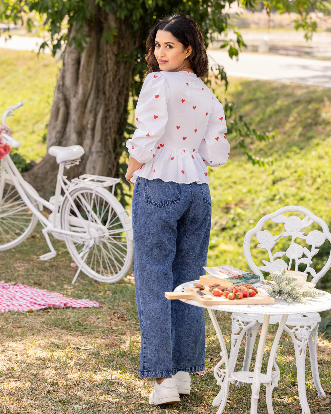 AMISSA FRONT RED & WHITE KNOTE BLOUSE
