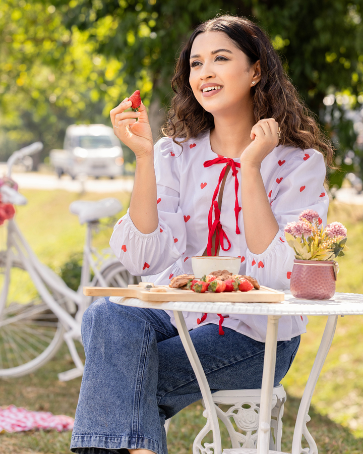 AMISSA FRONT RED & WHITE KNOTE BLOUSE