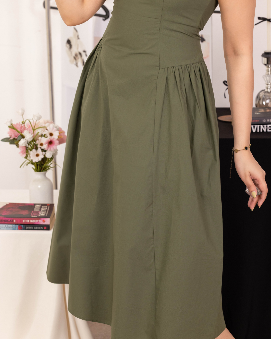 BELLA GREEN SQUARE NECK MIDI DRESS