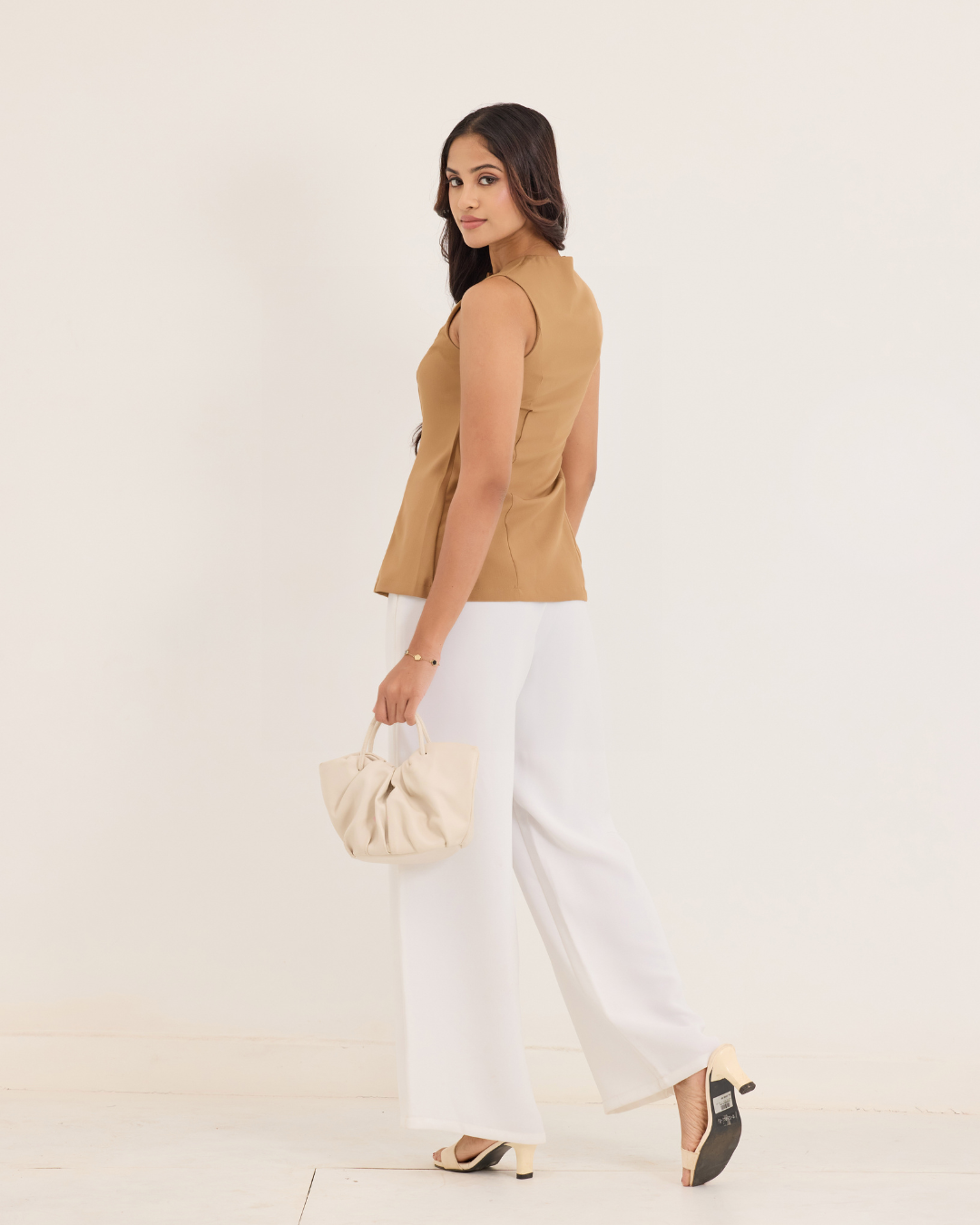 JANET SLEEVELESS BEIGE WAISTCOAT