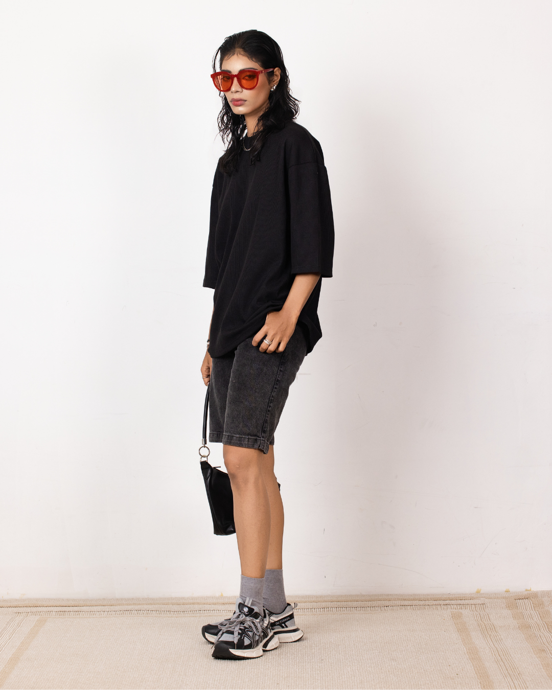 BLACK BAGGY TEE