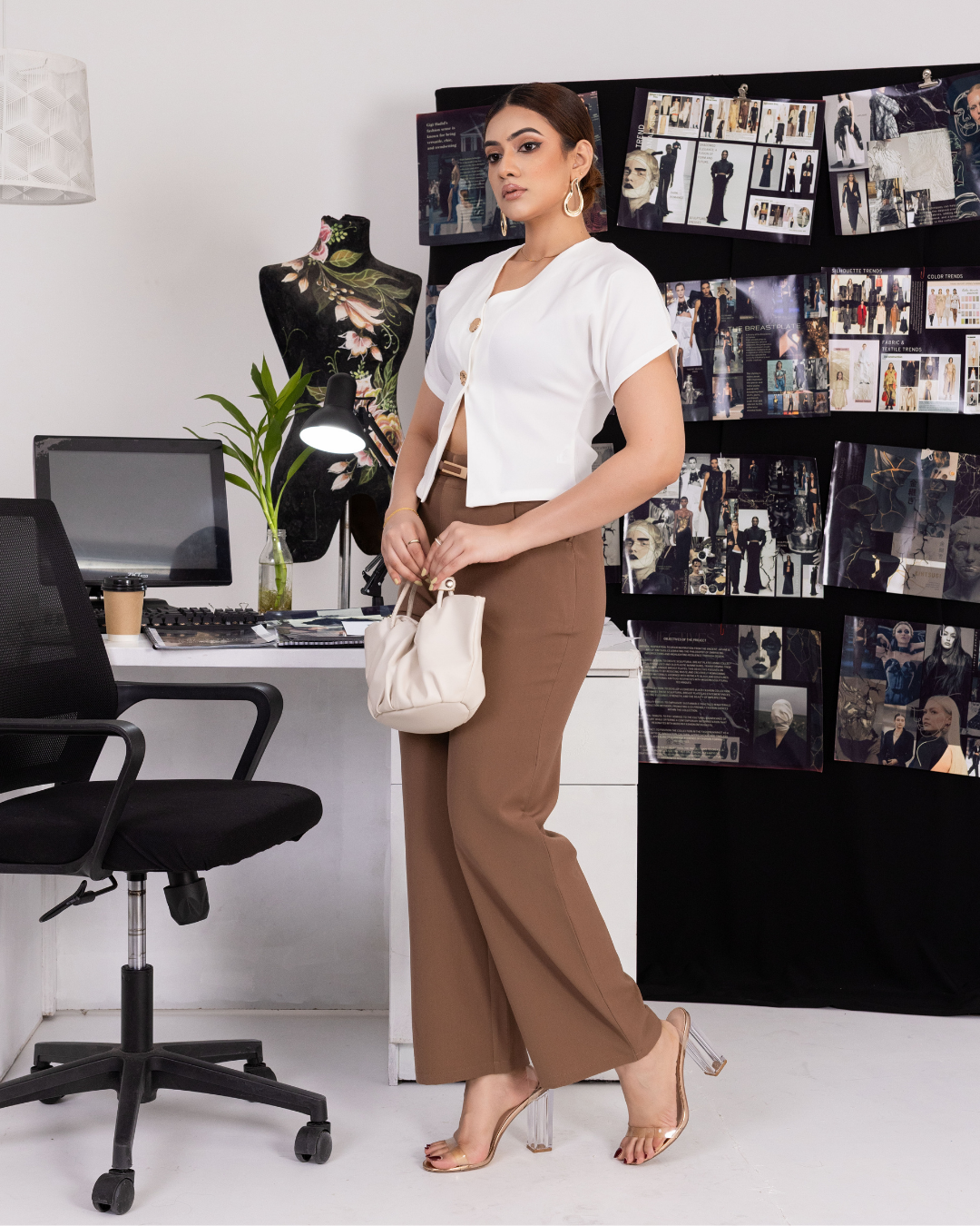 NOURA WHITE V NECK TOP