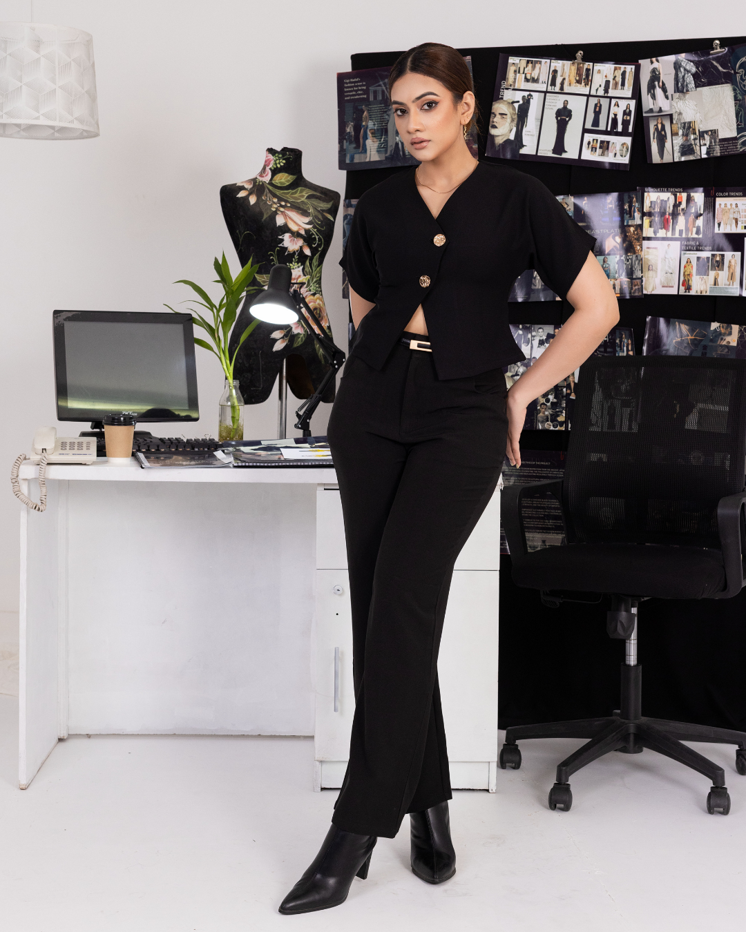 AMIRA HIGHWAIST BLACK STRAIGHT PANT