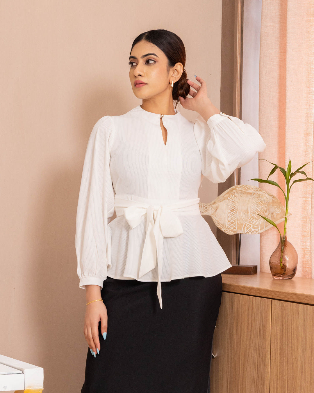 ANYA FRONT KNOT WHITE BLOUSE