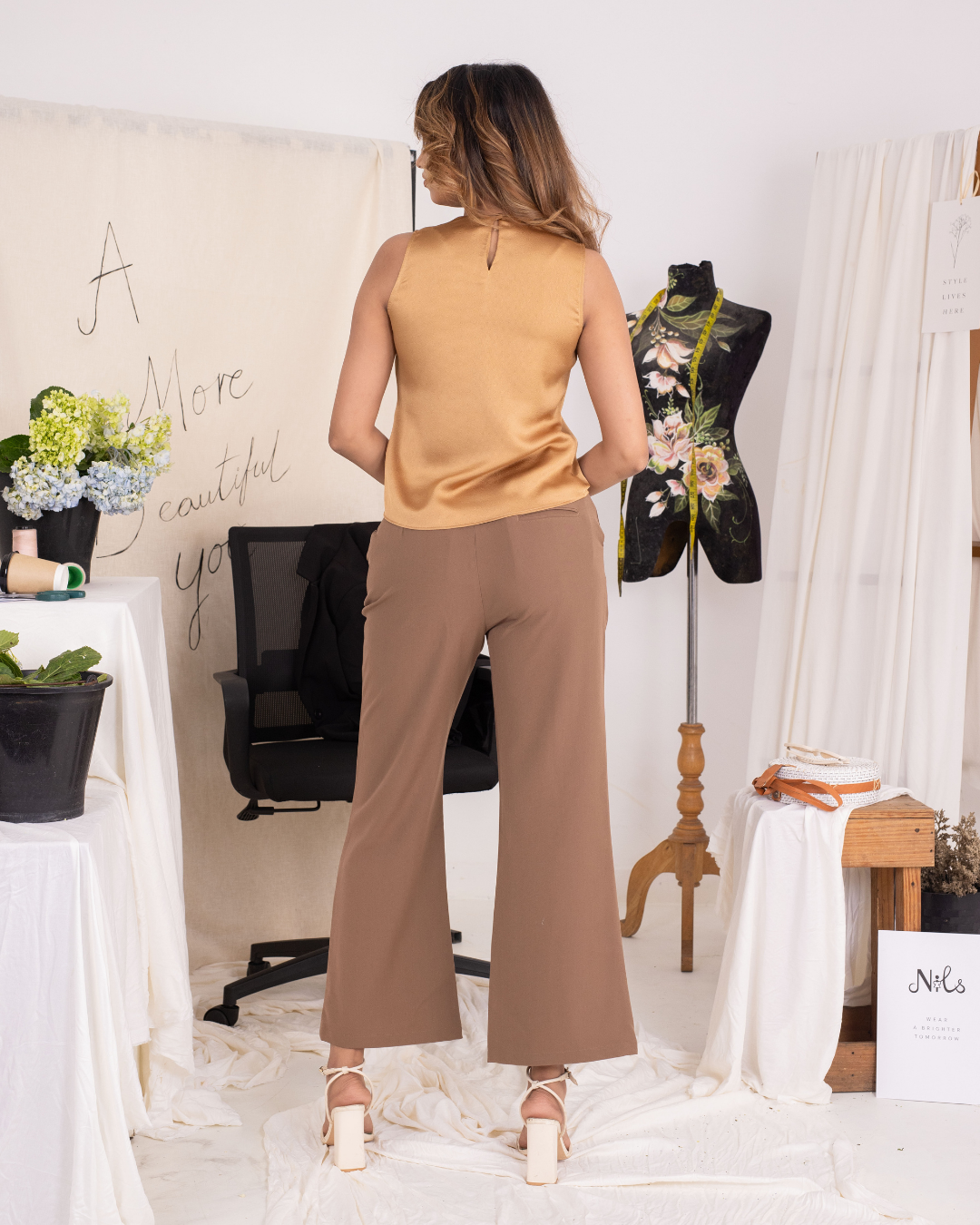 FRANCLIA GOLD SLEEVELESS TOP