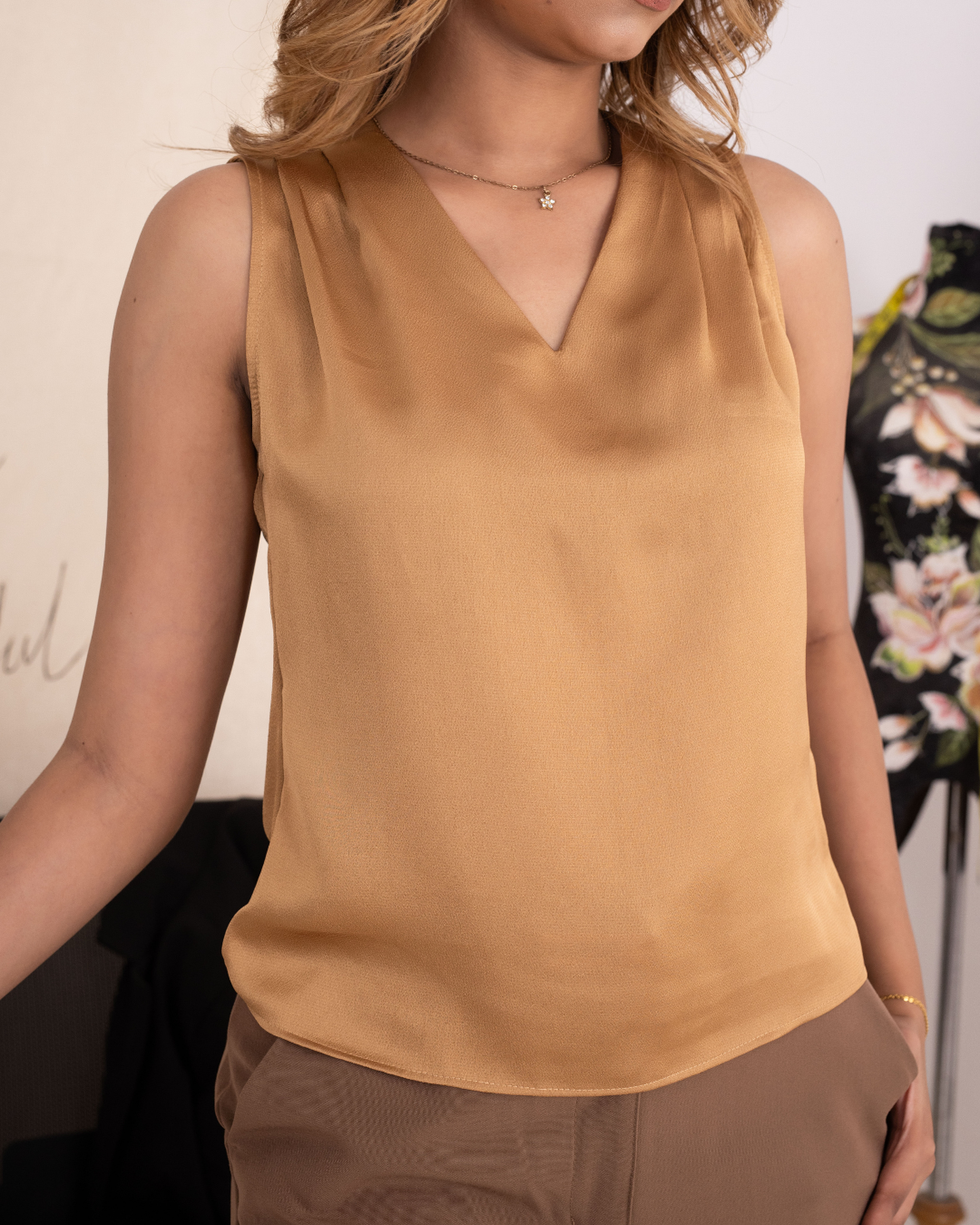 FRANCLIA GOLD SLEEVELESS TOP
