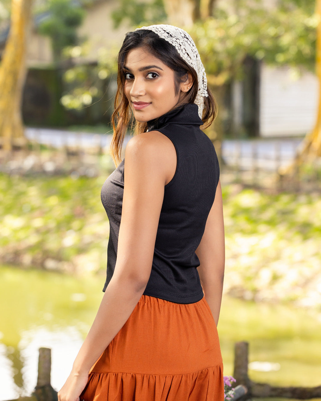 NOLAN TURTLE NECK BLACK TOP