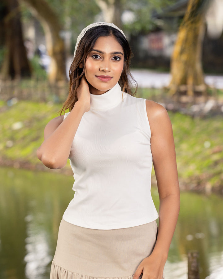 NOLAN TURTLE NECK WHITE TOP