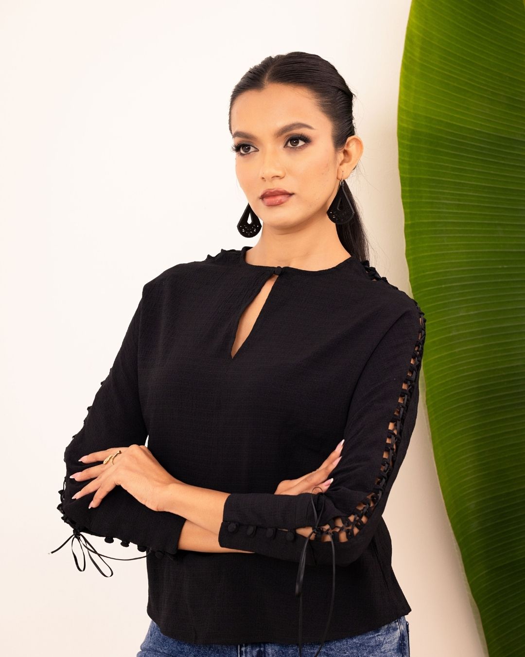 SERENA SHOULDER CUT TOP