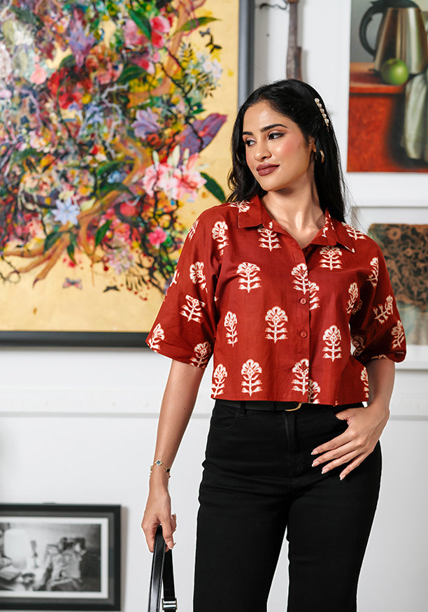 AMELIA BROWN CROP SHIRT