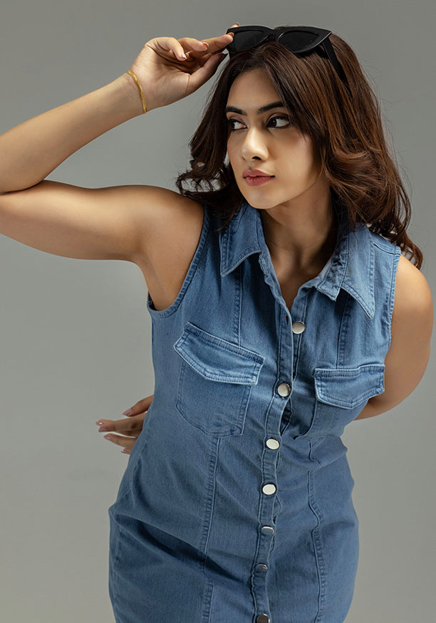 SLEEVELESS LIGHT BLUE DENIM DRESS