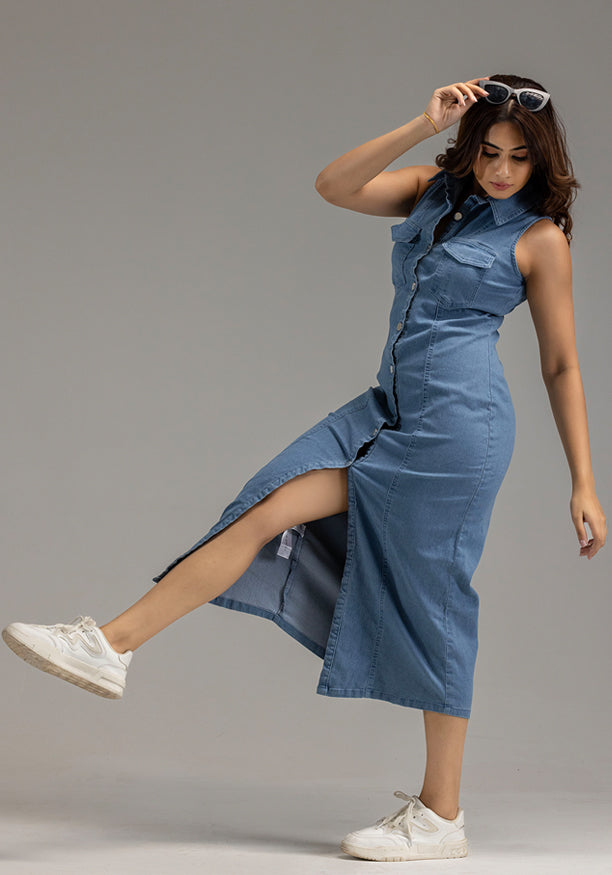 SLEEVELESS LIGHT BLUE DENIM DRESS