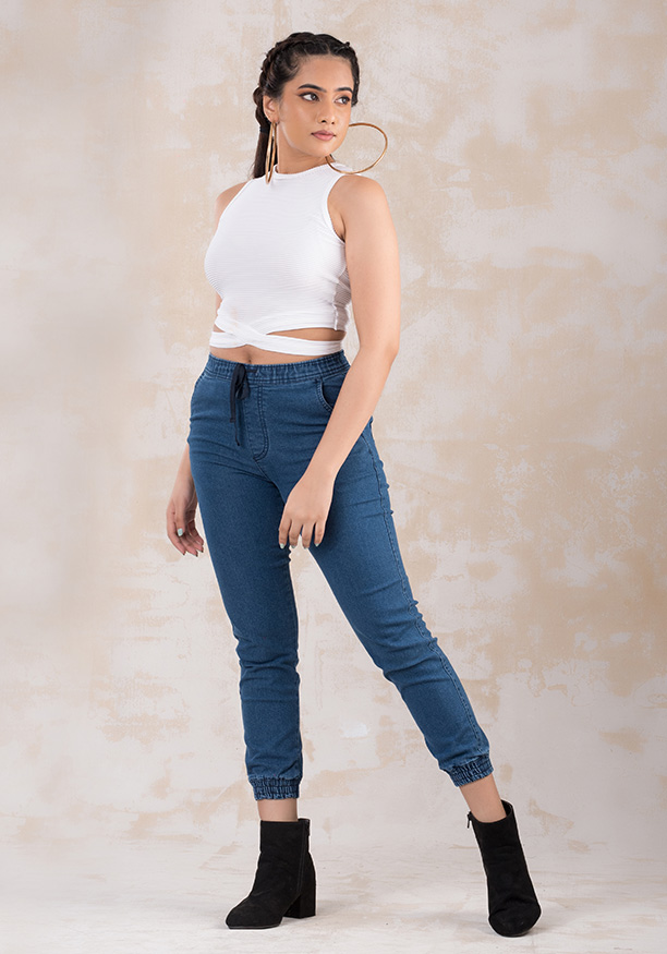 FRONT DETAIL SLEEVELESS TOP