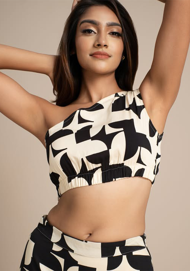 LAENIY PRINTED ONE SHOULDER CROP TOP
