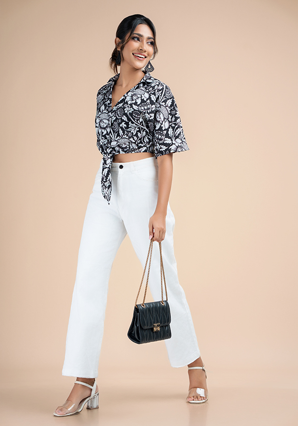 ALEXIE FRONT KNOT CROP BLOUSE