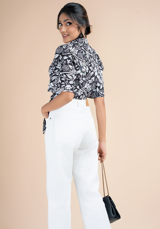 ALEXIE FRONT KNOT CROP BLOUSE