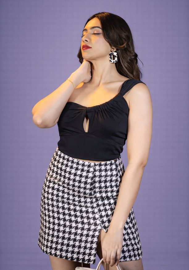 PETRIA BLACK ONE SHOULDER CROP TOP