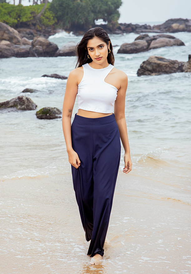 SOYA SHOLDER WHITE CUTOUT CROP TOP Nilsonline