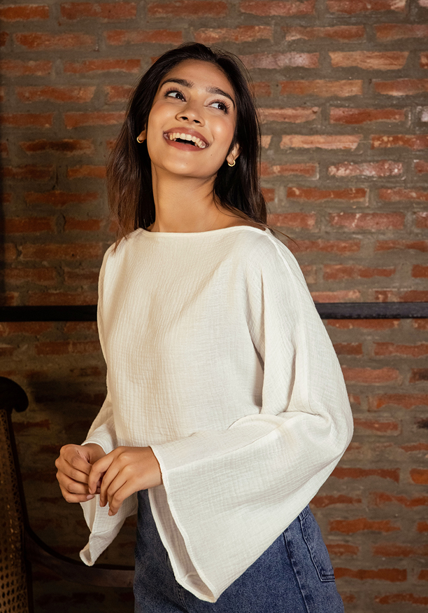 ALESSIYA WHITE WIDE SLEEVE CROP TOP Nilsonline