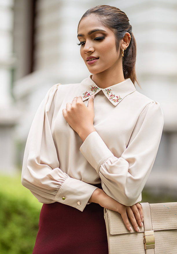ORCHID EMBROIDERY COLLAR BLOUSE