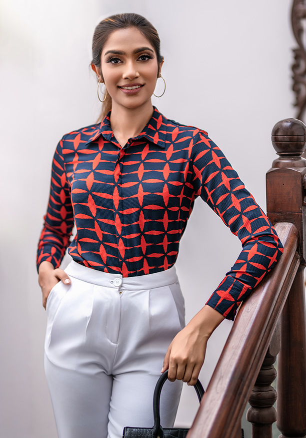 ABSTRACT CONSEAL PLACKET BLOUSE