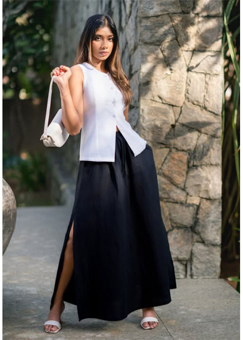 JANET SLEEVELESS WHITE BLOUSE