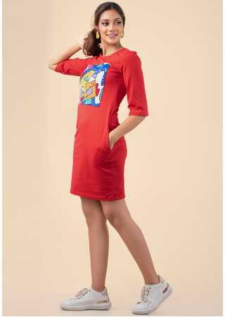 SANDY FRONT GRAPHIC RED DRESS