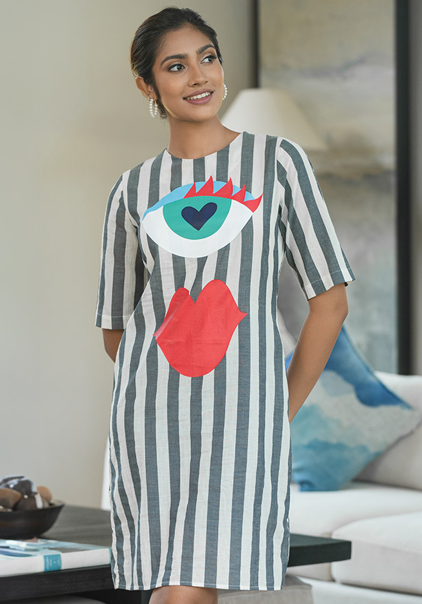 EVIE RED LIPS PRINT BLACK DRESS