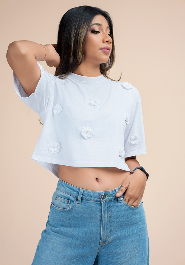 FLORAL APPLIQUE WHITE TEE