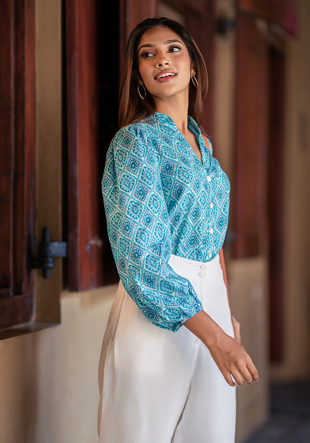 AURA BLUE PRINTED BISHOP TOP 