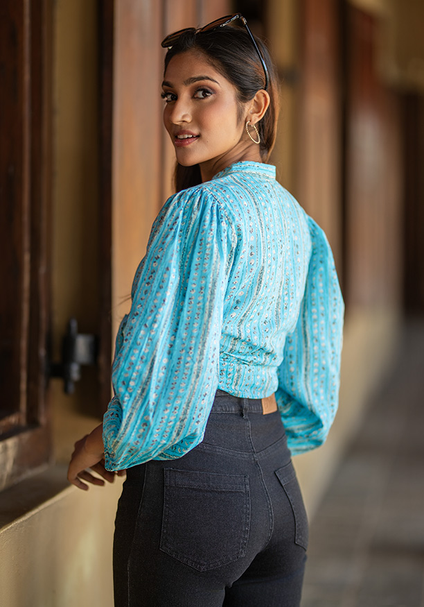 AURA LIGHT BLUE PRINTED BISHOP TOP 