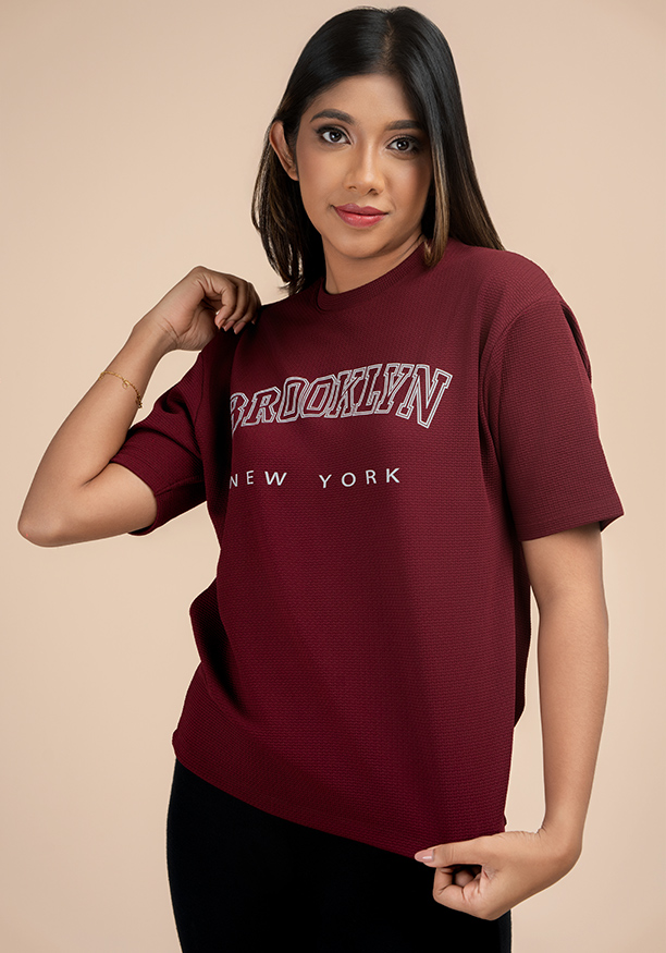 BROOKLYN MAROON BAGGY TEE 